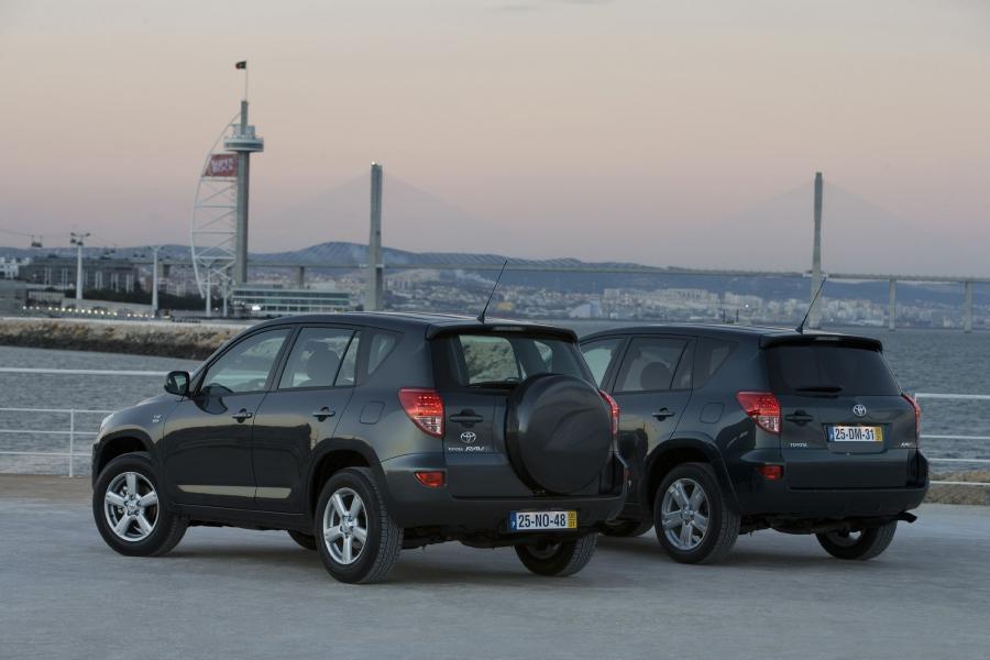  Toyota RAV4 2005 года  (фото 58 из 172)